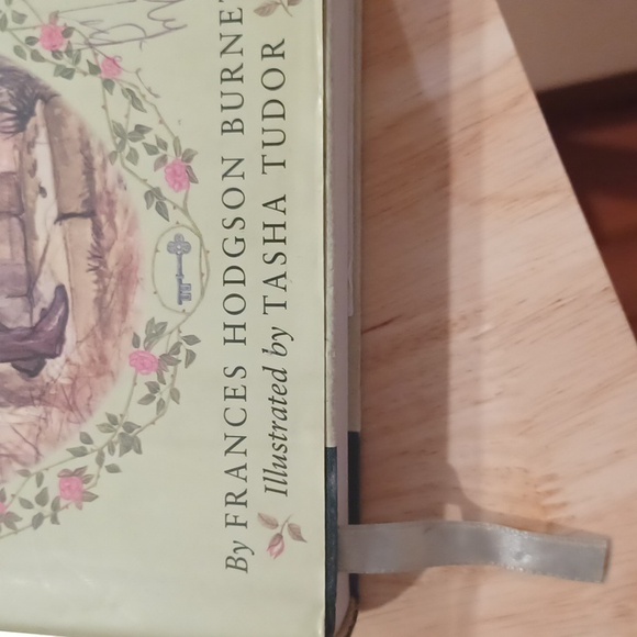 THE SECRET GARDEN CHAPTER BOOK - Picture 11 of 11